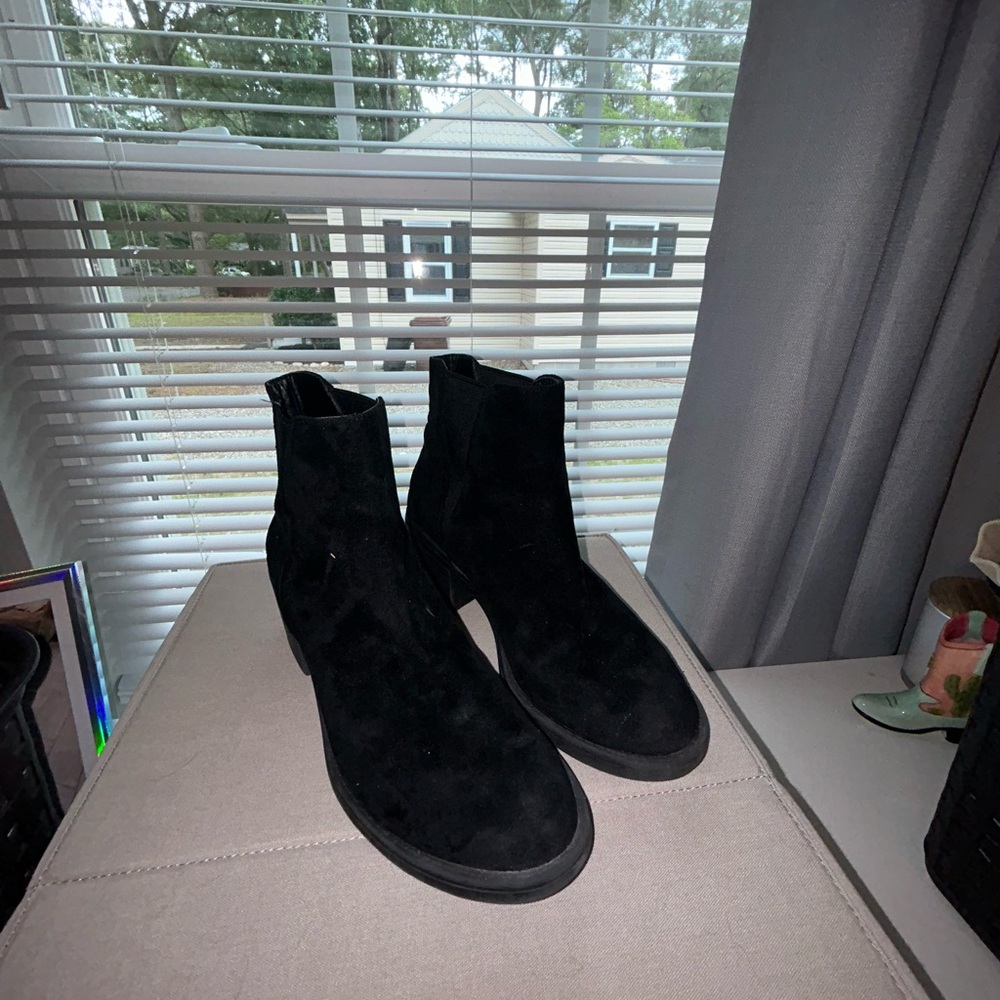 Women’s black booties